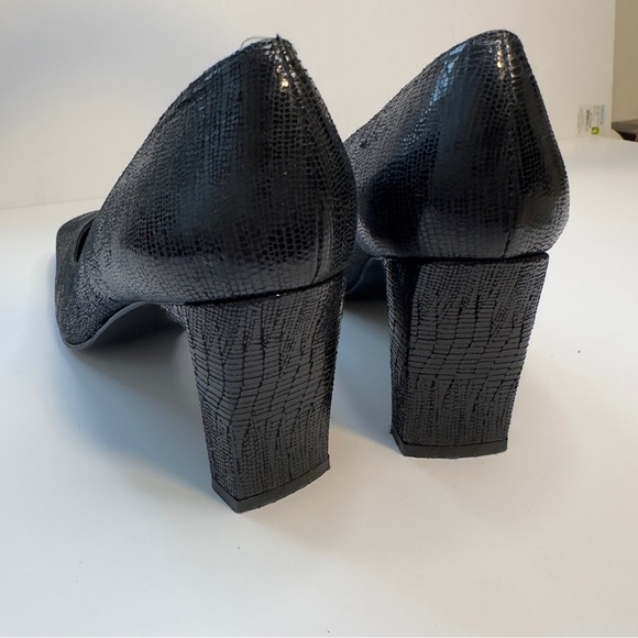 Stuart Weitzman Textured Heels - Picture 3 of 5
